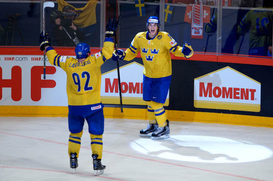 Gabriel Landeskog och Loui Eriksson, Sverige, jublar