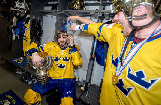 Gabriel Landeskog, Sverige häller vatten över Fredrik