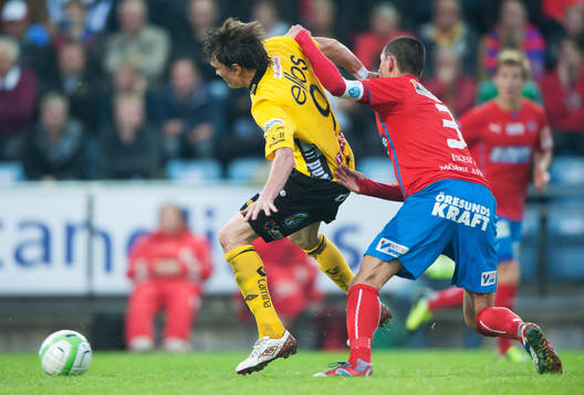 Loret Sadiku, Helsingborg, stoppar Lasse Nilsson, Elfsborg