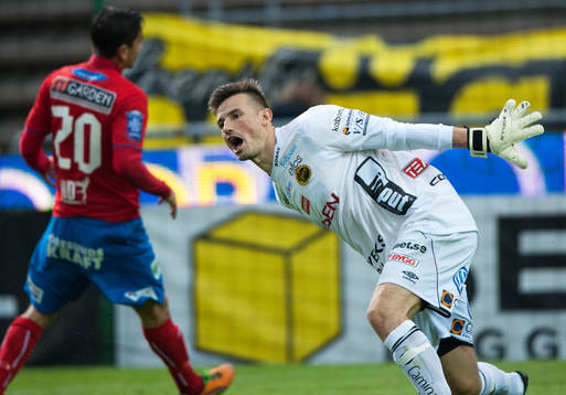 Kevin Stuhr Ellegaard, Elfsborg, snuvar Alejandro Bedoya,