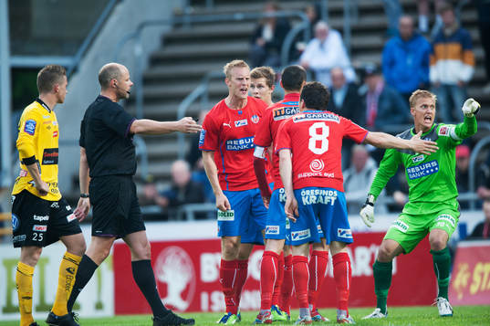 Upprörda känslor i Helsingborg, Peter Larsson, Ardian
