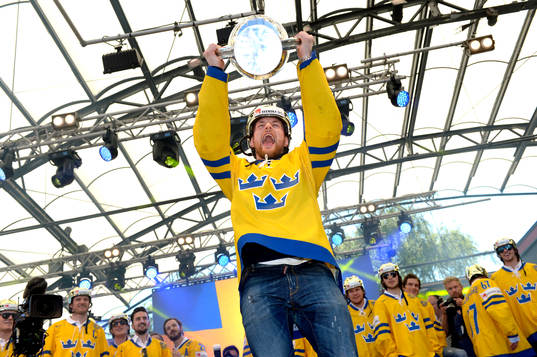 Bläddra bland fler bilder av Ishockey, VM, Sverige, guldfirande