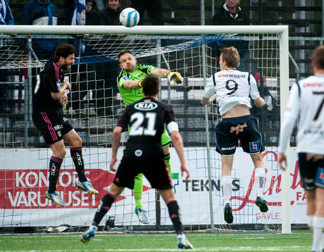 John Alvbåge, målvakt, IFK Göteborg, räddar skott på