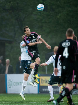 Tobias Hysén, IFK Göteborg, i en nickduell