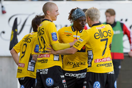 Mohamed Bangura, Elfsborg kramas om av Johan Larsson,