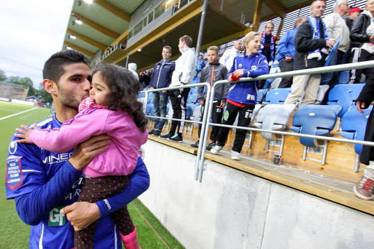 Matchvinnare Åtvidaberg Imad Zatara med dotter