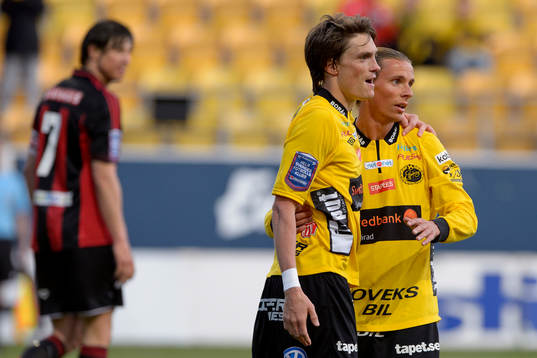 Lasse Nilsson, Elfsborg kramas om av Niklas Hult