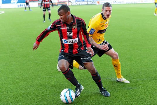 Serge-Junior Martinsson Ngouali, Brommapojkarna jagas av