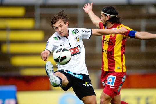 Mika Ojala, Häcken, tar emot en boll i off-side läge