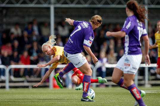 Caroline Seger, Tyresö dras ner av Elin Sandgren, Jitex