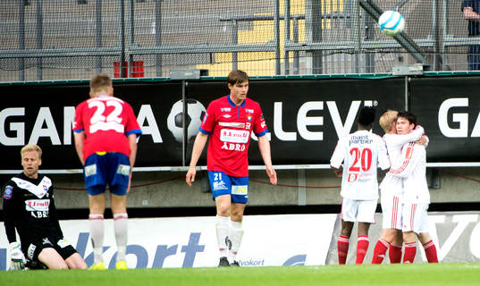 Alexander Andersson, Degerfors, gör 1-2, jubel. Depp Peter