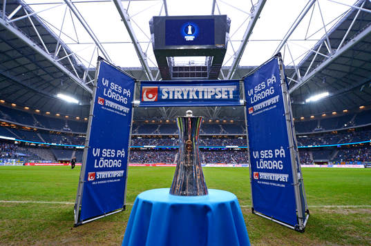 Svenska Cupen pokalen står uppställd innan finalen i