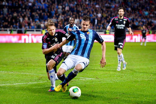 IFK Göteborgs Jonathan Azulay drar Djurgårdens Simon