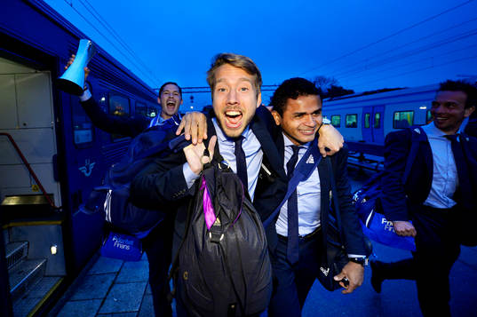 IFK Göteborgs Adam Johansson och Daniel Sobralense kommer