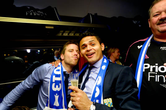 IFK Göteborgs Pontus Farnerud och Daniel Sobralense firar