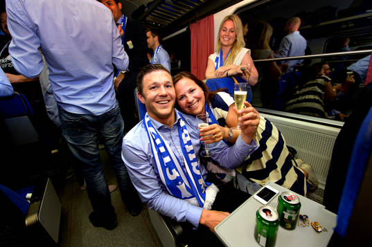 IFK Göteborgs Hannes Stiller med fru Camilla Stiller firar