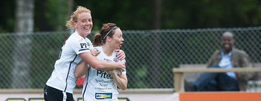 1-1, June Pedersen, Piteå, som grattas av Anna Westerlund