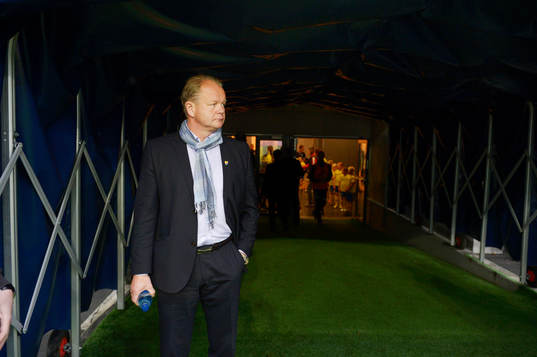 Djurgårdens tränare Per-Mathias Högmo väntar i