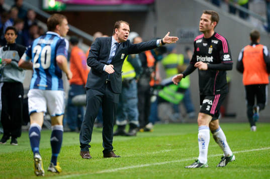 Mikael Stahre, tränare IFK Göteborg, ger instruktioner