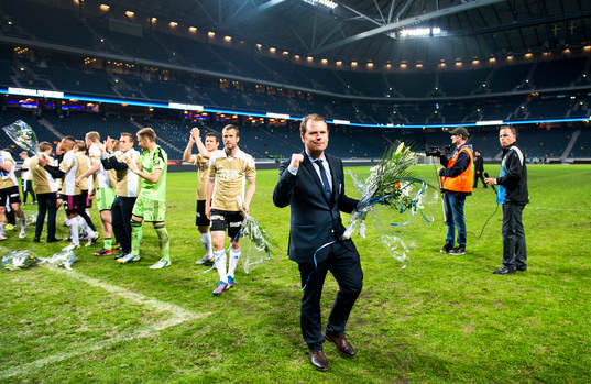 Mikael Stahre, tränare IFK Göteborg knyter näven
