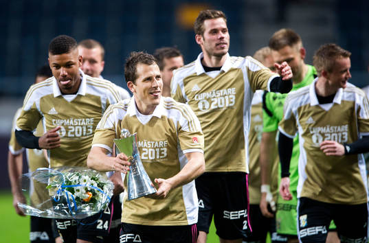 Tobias Hysén, IFK Göteborg springer fram med pokalen