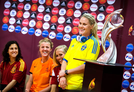 Lisa Dahlkvist, Sverige
