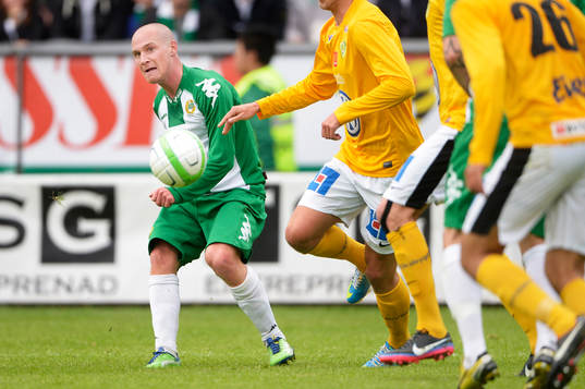 Christoffer Carlsson, Hammarby, spelar in bollen