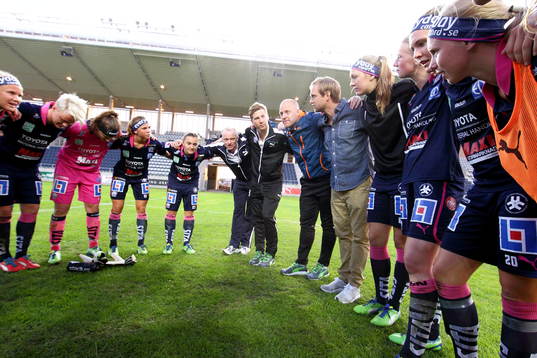 Linköping Tränare Martin Sjögren har genomgång