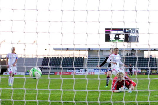 Malmö målvakt Thora Helgadottir släpper in 3-1 av
