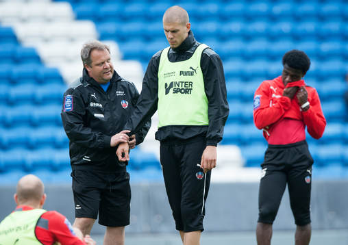 Roar Hansen, tränare, med sitt anfallsess Robin Simovic