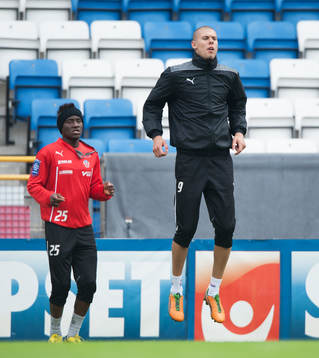 David Accam och Robin Simovic, anfallsess