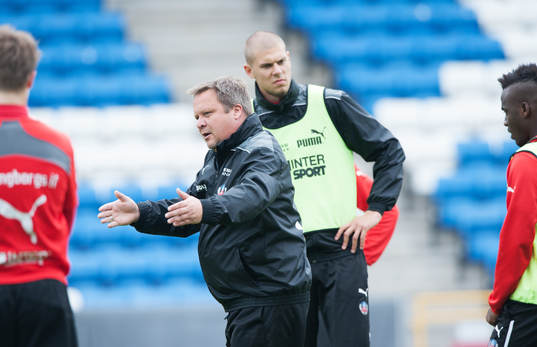 Roar Hansen, tränare, med sitt anfallsess Robin Simovic