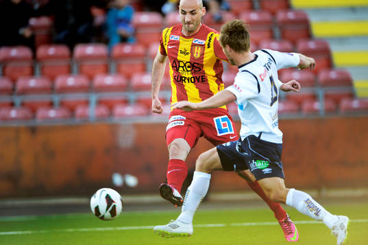 Dinko Felic, Syrianska, skjuter på mål