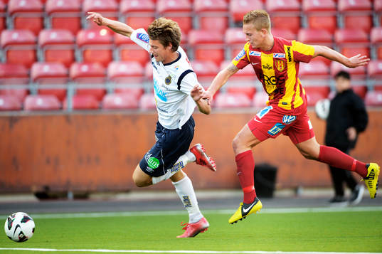 Jakob Orlov, Gefle, knuffas till av Alexander Michel,