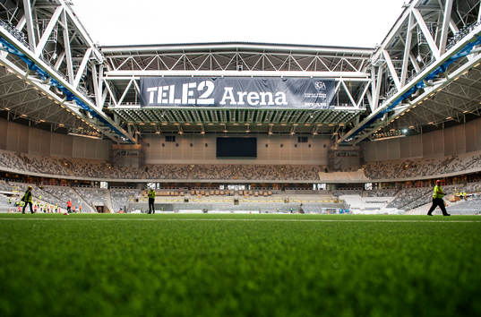 En översiktsbild från fotbollsplanen inne på Tele2 arena