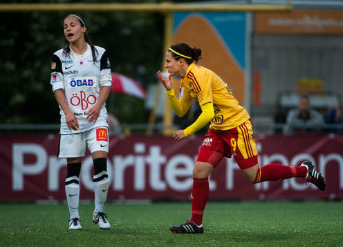 Veroncia Boquete, Tyresö FF, gör en målgest