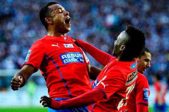 Álvaro Santos, Helsingborg kramas om av David Accam