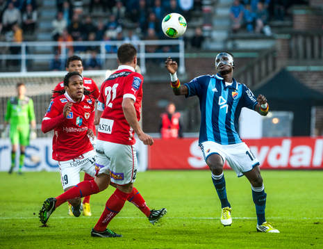 Daniel Amartey, Djurgården, i duell om bollen
