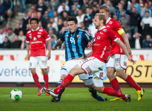 Markus Thorbjörnsson, Kalmar FF, får stopp på Erton