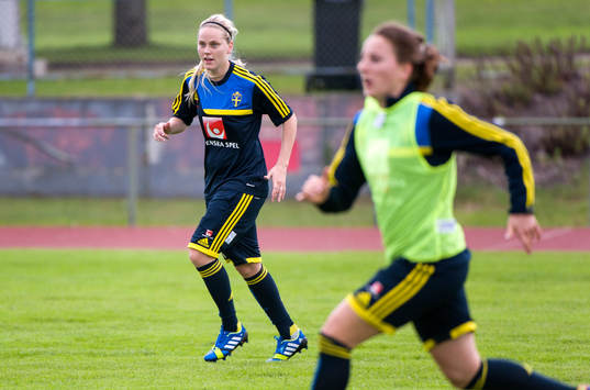 Lisa Dahlkvist, Sverige