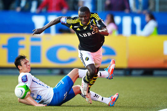 Lalawélé Atakora, AIK, rycker ifrån Martin Smedberg