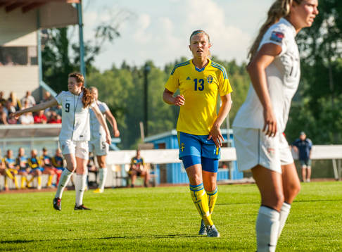 Bläddra bland fler bilder av Fotboll, F19, träningsmatch, Sverige - USA