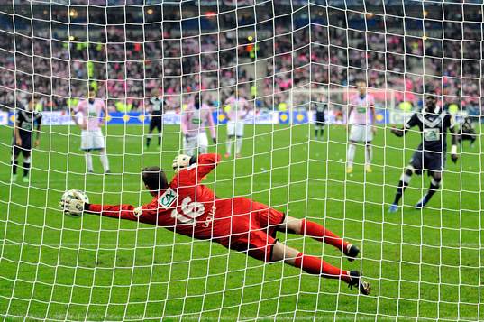 Bläddra bland fler bilder av Fotboll, Franska Ligacupfinalen, Evian - Bordeaux
