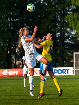 Danielle Weatherholt, USA och Julia Wahlberg, Sverige, i en
