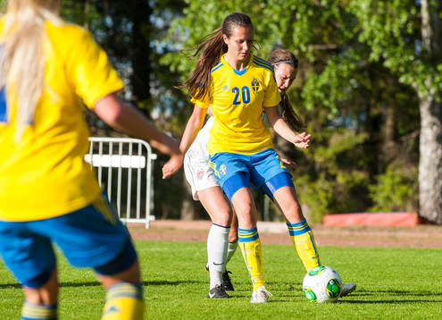 Nellie Karlsson, Sverige
