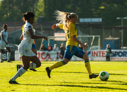 Ellen Karlsson, Sverige