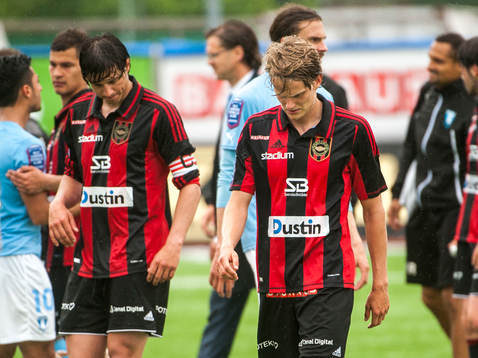 Tim Björkström, Brommapojkarna, till höger, deppar