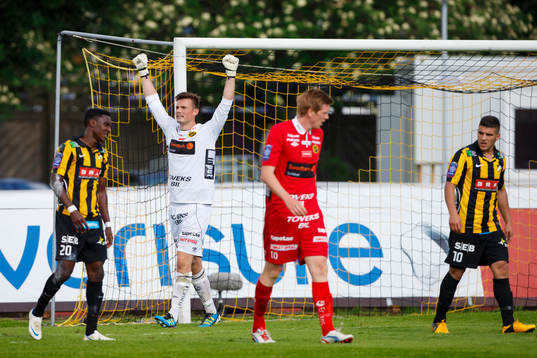 Kevin Stuhr-Ellegaard, målvakt, Elfsborg jublar