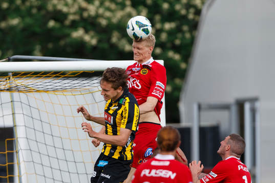 Tom Söderberg, Elfsborg vinner en nickduell