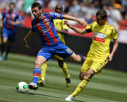 ITAR-TASS: GROZNY, RUSSIA. JUNE 1, 2013. CSKA Moscow's Alan